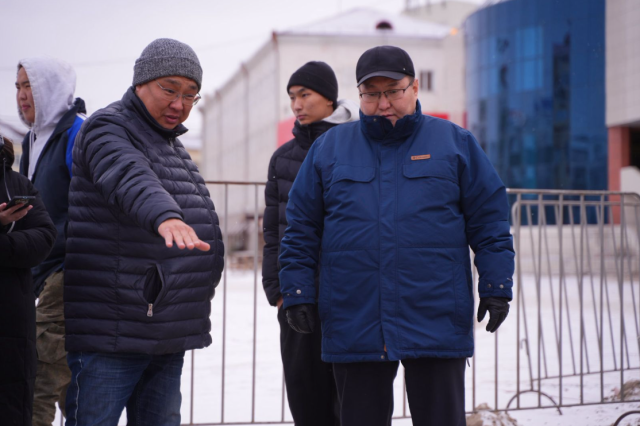 Владислав Слепцов поручил подрядчику ускорить темпы работ по ремонту площади Орджоникидзе