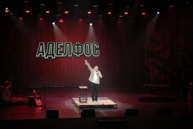 Комик и музыкант Аделфос — о «поющей рекламе», создании роликов и предсказании шаманки