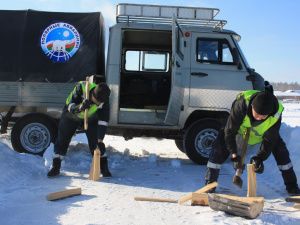 В Магане впервые провели зимние автогонки