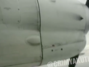 У самолета авиакомпании "Полярные авиалинии" в полете отказал двигатель