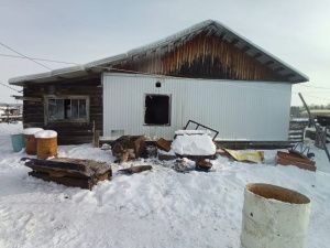 В деревянном доме в Оймяконе произошёл пожар. Погибла женщина