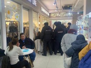 «Забирали всех без разбора». В ТЦ Якутска полиция задержала подростков для пресечения сходки ЧВК «Редан»