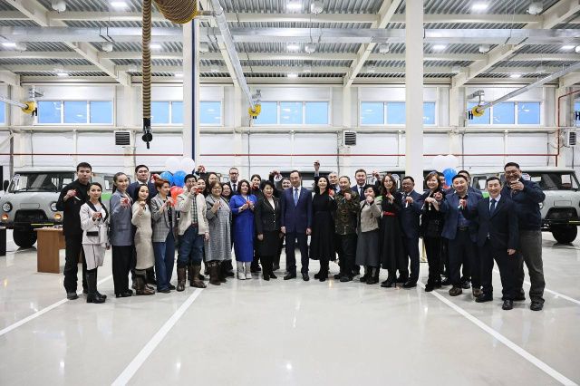 Медицинские организации районов Якутии получили ключи от новых автомобилей