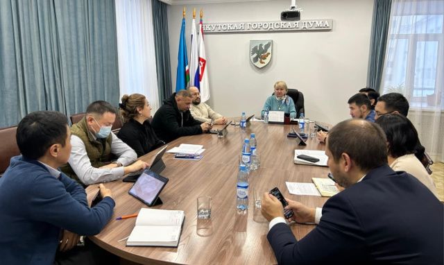 В Якутске со следующего года запретят торговлю цветами в автобусах