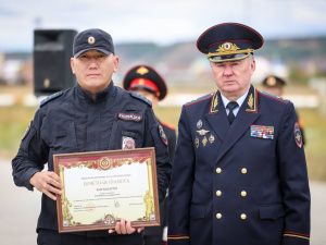 Айсен Николаев поздравил полицейских Якутии со 100-летием патрульно-постовой службы органов внутренних дел РФ