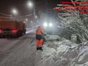 В усиленном режиме продолжается уборка и вывоз снега в Якутске
