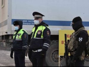 Бойцы Росгвардии продолжают следить за соблюдением карантина в Алдане