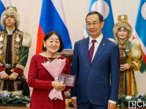 Айсен Николаев вручил якутянам государственные награды в преддверии Нового года