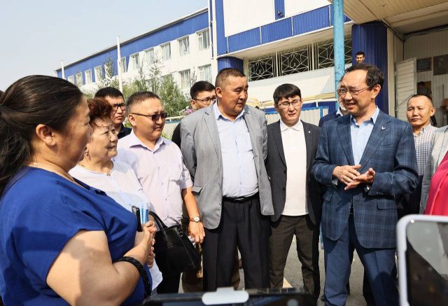 Айсен Николаев поручил увеличить количество строителей для завершения капремонта школы №1 в Верхневилюйске