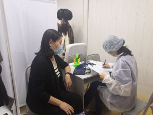 Вакцинация от COVID-19 началась для артистов Театра юного зрителя, Театра Олонхо и Филармонии Якутии 