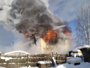 В Намцах при пожаре в частном доме пострадал человек