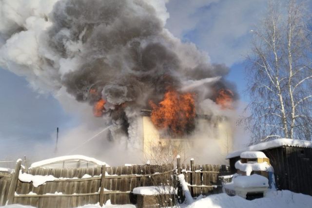 В Намцах при пожаре в частном доме пострадал человек