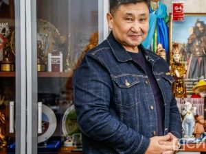 Народного артиста Якутии Алексея Павлова ТЮЗ поздравил с днем рождения