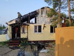 В Алдане на пожаре погибли два человека: Следователи проводят проверку