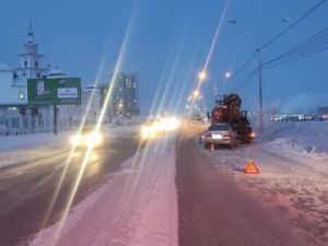 В Якутске таксист устроил ДТП, врезавшись в КамАЗ