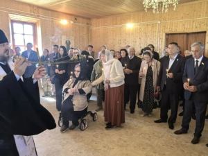 Правящий архиерей совершил панихиду на месте упокоения первого президента Якутии