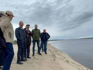 В Верхневилюйске продолжаются берегоукрепительные работы