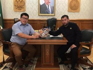 Мэр Вилюйска Нюргустан Афанасьев обменялся опытом с мэром Грозного