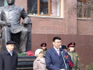 В День Республики отдали дань уважения Василию Никифорову-Кюлюмнюр