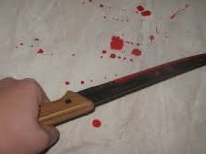 В Батагае опасный рецидивист ударил сожительницу ножом в грудь