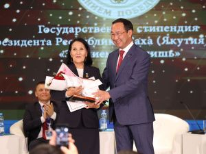 В Якутске вручили стипендию первого президента Михаила Николаева «Знанием победишь»