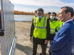 Глава Якутии проверил ремонт участка автодороги «Умнас» в Хангаласском улусе