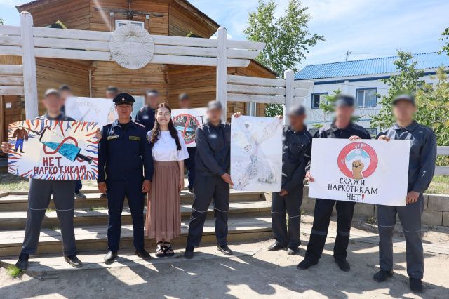 Осужденные, отбывающие наказание в исправительной колонии № 7, нарисовали стенгазеты на тему «Мы против наркотиков» 