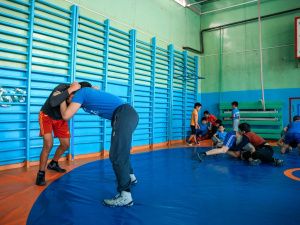 Алексей Стручков представил отчет правительства жителям пригородных сел Якутска