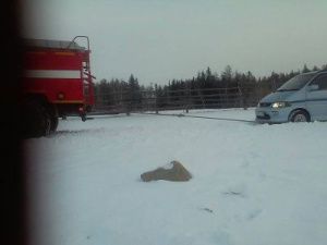 Микроавтобус со школьниками съехал с дороги в Хангаласском улусе