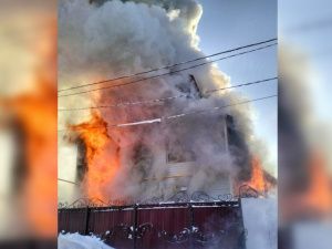 В Якутске сгорел двухэтажный дом известного фотографа Петра Оконешникова