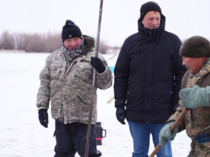В Якутске прошел субботник по заготовке льда для семей участников СВО и пожилых