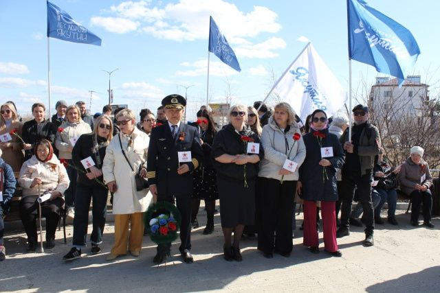 Сотрудники авиакомпании «Якутия» почтили память героев перегоночной трассы «Аляска-Сибирь»