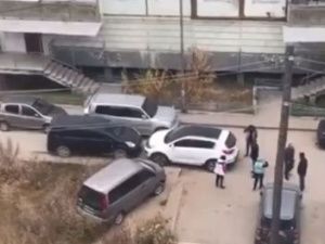 Две автоледи не поделили дорогу и устроили скандал