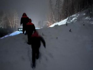 Спасатели Таттинского улуса оказали помощь водителям на месте схода снежной лавины