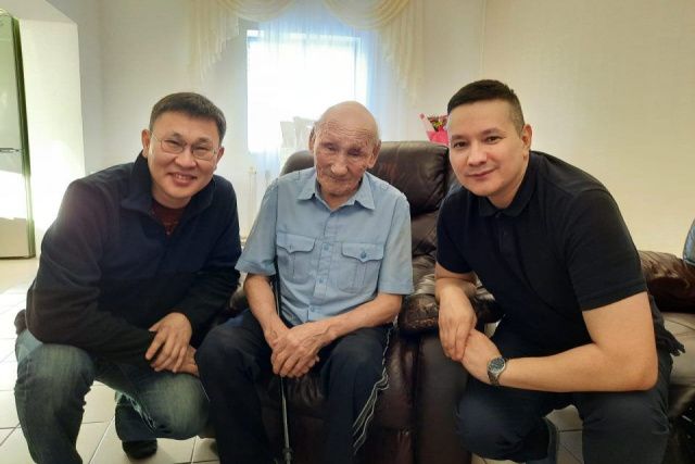 100 лет исполнилось ветерану войны, якутянину Науму Слепцову