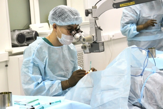 Порядка 30 операций по удалению катаракты проведут мобильные офтальмологи в Верхоянском районе