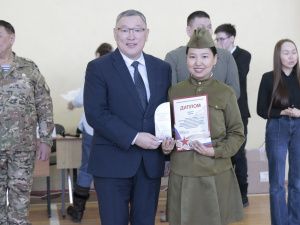 Федерация профсоюзов Якутии организовала смотр строевой подготовки среди работающей молодежи