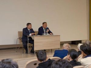 Альберт Семенов отчитался перед жителями Автодорожного избирательного округа