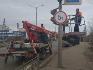 На автостраде 50 лет Октября ограничено движение транспорта весом свыше 5 тонн