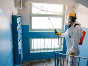 В Якутске вновь продолжается заключительная дезинфекция в подъездах домов, из которых госпитализировали больных коронавирусной инфекцией