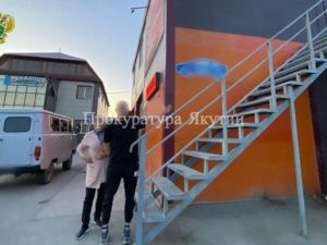 В Якутске двое мужчин устроили стрельбу из пистолета в здании доставки еды и тяжело ранили юношу: Уголовное дело направлено в суд