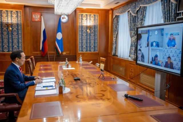 У Айсена Николаева рассмотрены планы по дорожным работам в Якутии на 2021-2024 годы