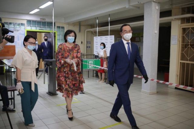 Глава Якутии Айсен Николаев прокомментировал слухи о болезни мэра Якутска