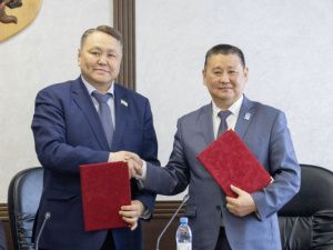 Якутская городская Дума и Районный Совет депутатов Хангаласского улуса подписали соглашение о сотрудничестве