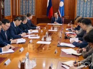 Айсен Николаев провел планерное совещание с руководством правительства Якутии