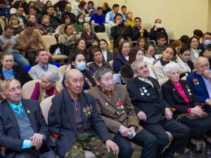 Альберт Семенов отчитался перед жителями Автодорожного избирательного округа