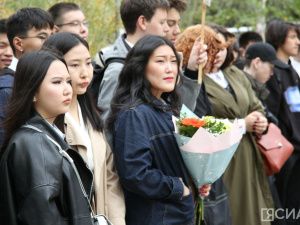 В День знаний лучшим студентам Якутского колледжа связи и энергетики вручили именные стипендии