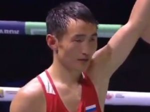 Скандал: Бурятский боксер показал неприличный жест после выигрыша боя у Василия Егорова