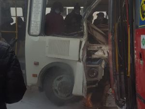 В Якутске столкнулись два пассажирских автобуса