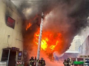 В Якутске горит магазин «Планета Электро»